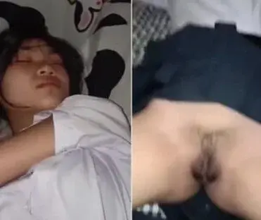 Bokep di Roknya Kesingkap Pas Tidur Berujung di Geli Geli Sempit Memijit